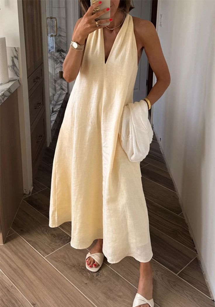 Pocket Maxi Dress, A Line Maxi Dress, Halter Neck Maxi Dress, Loose Outfit, Halter Maxi Dresses, Halterneck Dress, Resort Style, Loose Dress, Sleeveless Maxi Dress