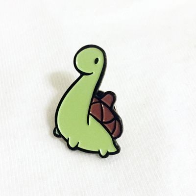 Sheldon enamel pin Sheldon The Tiny Dinosaur, Tiny Dinosaur, Enamel Pin Collection, Astuces Diy, Backpack Pins, Jacket Pins, Bag Pins, Green Turtle, Pretty Pins