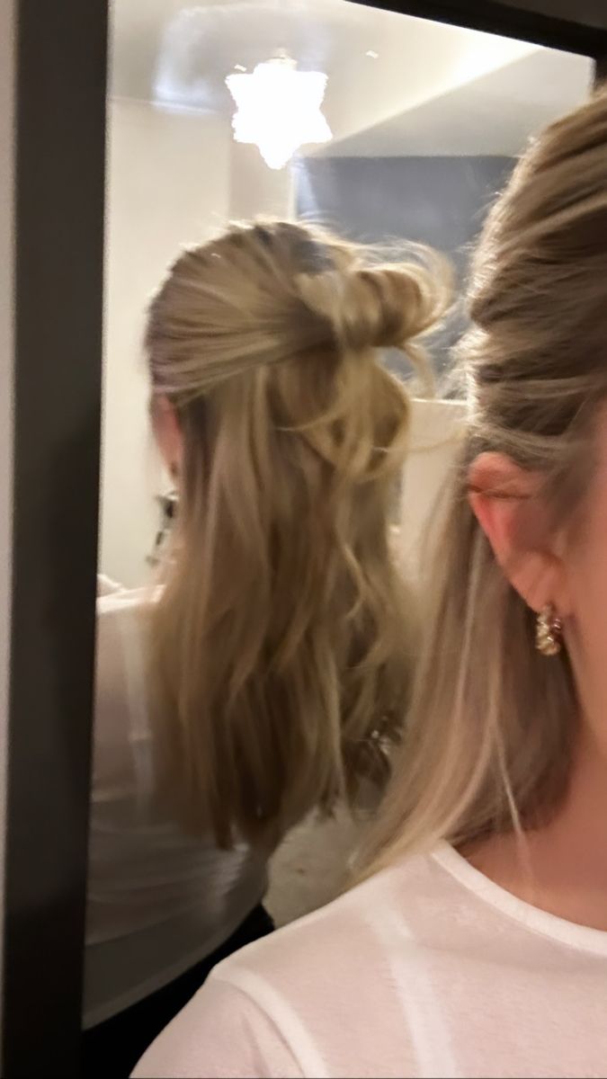 Easy Hairstyles For Long Blonde Hair, Sparse Hair Hairstyles, Cute Simple Medium Length Hairstyles, Blonde Updo Hairstyles, Messy Cute Hairstyles, Hairstyles Inspo Aesthetic, Cute Fun Hairstyles, Hair Inspo For School, Medium Hairstyle Ideas