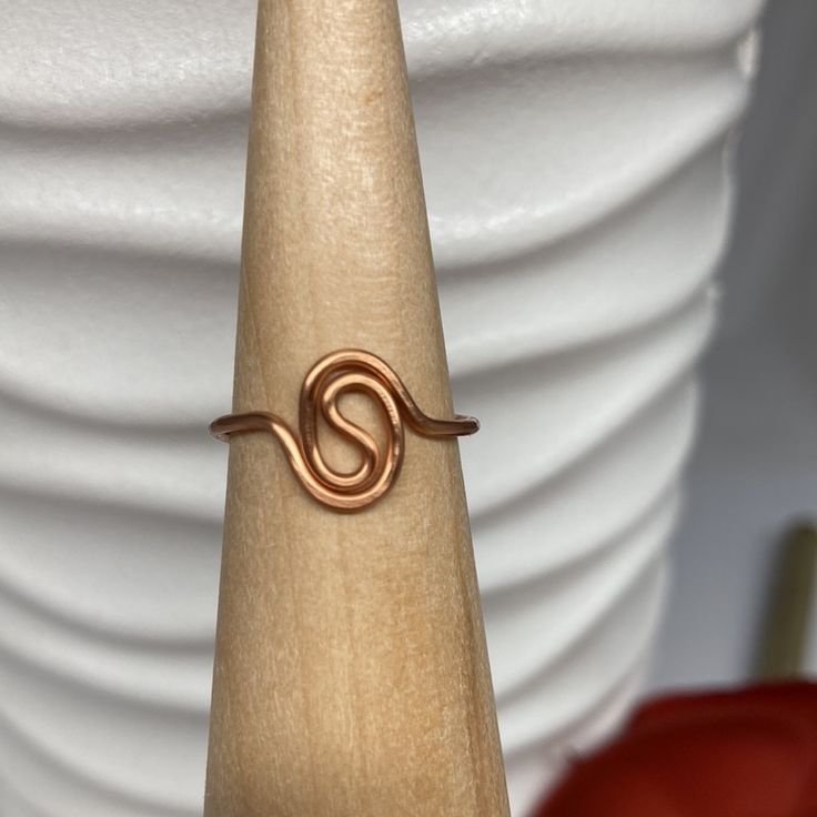 Designer Style Copper Toe Ring Or Pinky Ring In A Yin Yang Design Hammered Finish Adjustable Open Ended These Are Handmade And Each Piece Has Subtle Differences 18 Gauge Copper Wire Also Available In 14k Yellow Gold Filled, 14k Rose Gold Filled And Sterling Silversearch My Closet For Toe Rings The Perfect Girl Gift You Will Love It Copper Represents The Goddess Of Love Copper Is Said To Attract Good Luck And Money New Handmade In My Atlanta Jewelry Studio Be Sure To Check Size Before Purchasing Please Let Me Know If You Have Any Questions Ready To Ship Note Colors May Be Slightly Different From The Pictures Because Of Different Device Displ Handmade Copper Bracelet, Diy Wire Jewelry Rings, Yin Yang Designs, Perfect Girl, Faceted Ring, Wire Jewelry Designs, The Perfect Girl, Wire Wrapped Bracelet, Diy Wire Jewelry