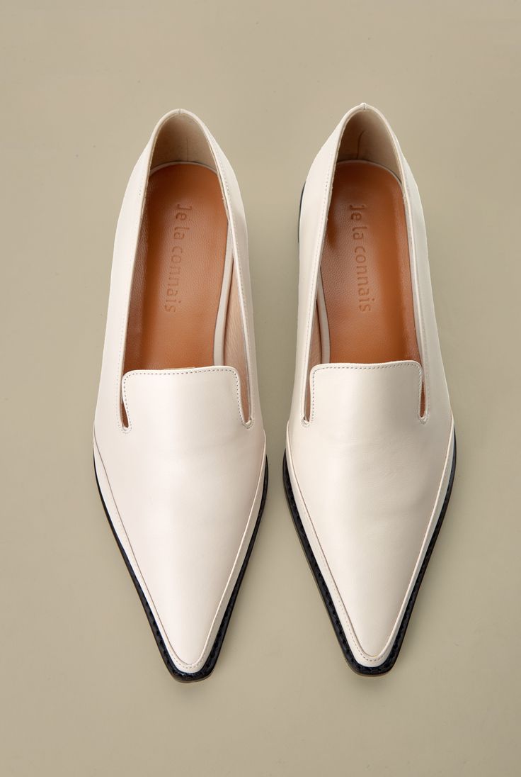 'Je la connais' Lyon Loafers in Off- White are pointed-toe shapes with detailed design on the front of the upper sole. Details: * Composition - Upper: Sheep skin - Lining: Pigskin, kip - Sole: Leather, Rubber *Heel Height: 20mm *Color: Off-White White Loafers Outfit Women, Classic Loafers, White Loafers, Designer Loafers, Skin Line, Sheep Skin, Style 2023, Detailed Design, Women Boots