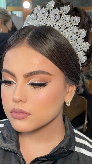 Brown Quince Makeup, Make Up For Wedding The Bride, Xv Makeup Ideas Natural, Make Up For Quinceanera Makeup, Champagne Makeup Look Quince, Quincenera Makeup Full Face, Natural Makeup Quinceanera, Baby Blue Quince Makeup, Debut Make Up Look