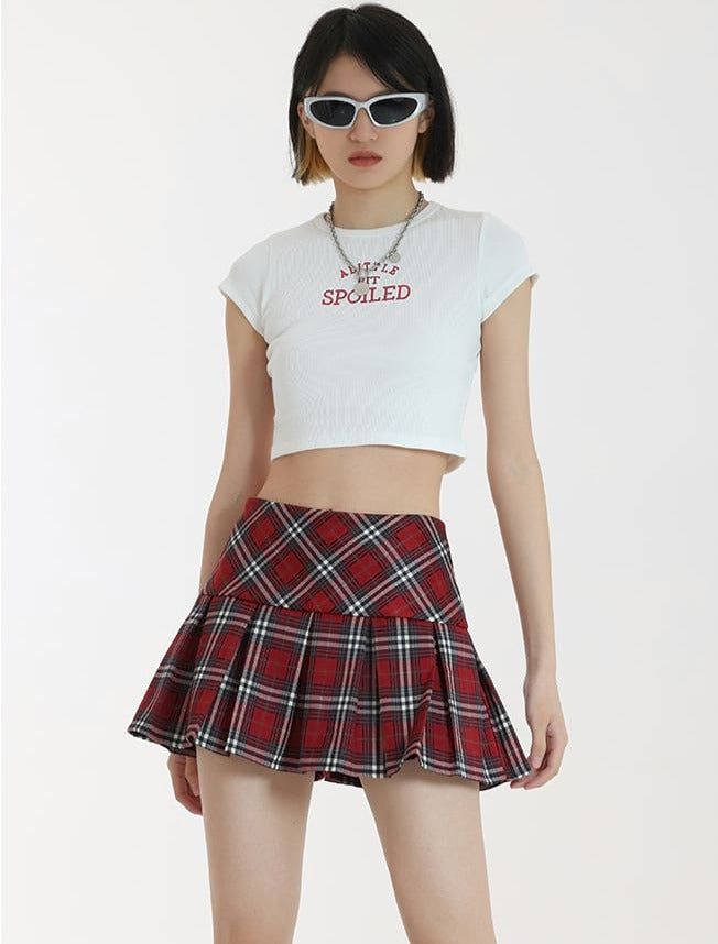 This adorable Plaid Tiered Pleated Mini Skirt is your go-to for effortless-chic style! Featuring a slightly grungy vibe with a plaid pattern and tiered design, this a-line mini skirt is the perfect blend of cute and vibrant.
Gender: WomenMaterial: PolyesterSkirt Length: Mini / Short (with protective shorts)Waist Type: Mid to High Waist Plaid Skirt School Outfit, Red Pleated Mini Skirt, Plaid Mini Skirt Outfit, Pleated Mini Skirt Outfit, Red Plaid Mini Skirt, Grunge Harajuku, Thrift Wishlist, Plaid Print Skirt, Printed Skirt Outfit