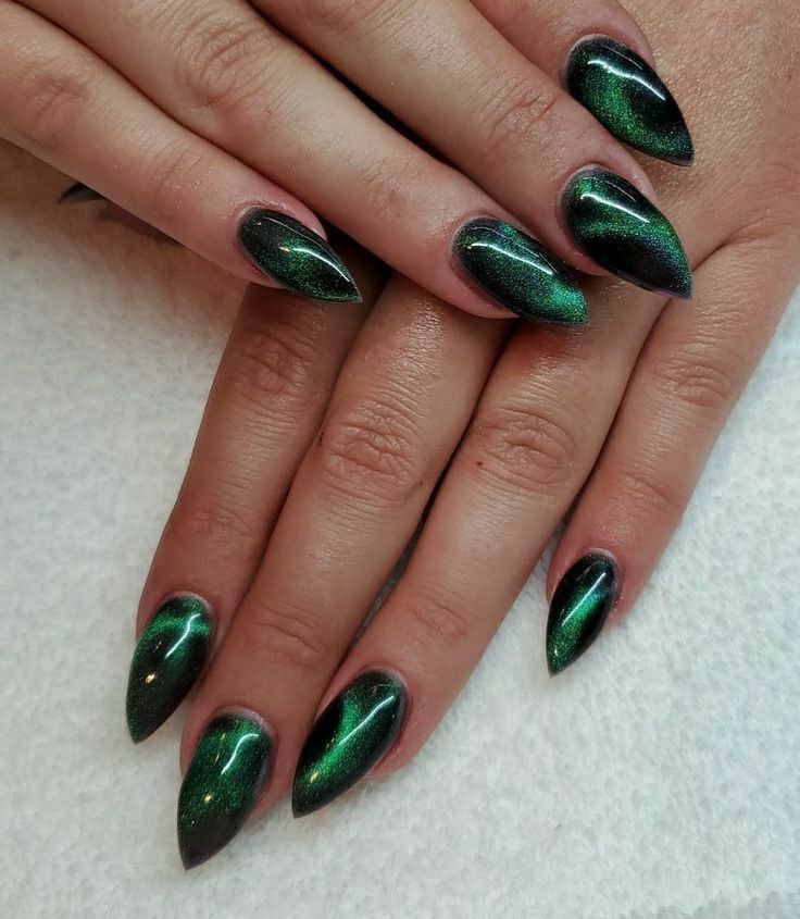 Cat Eye Dip Powder Nails, Cateye Almond Nails, Magnetized Nails, Black And Green Cat Eye Nails, Emerald Cat Eye Nails, Tiger Eye Nails Design, Dark Green Cat Eye Nails, Emerald Green Cat Eye Nails, Cat Eye Nails Halloween