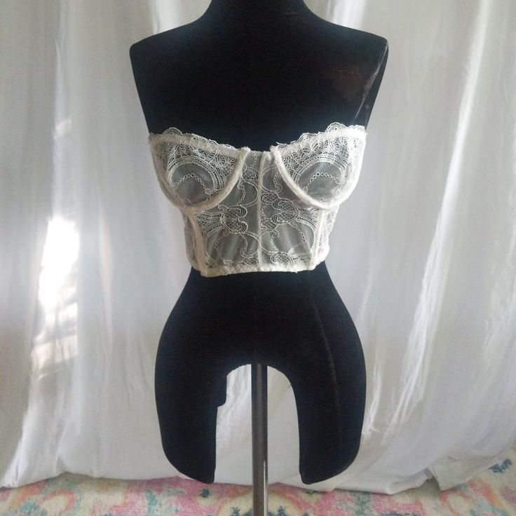 Strapless White Lace Bustier Never Worn Chic Lace Tube Top For Spring, Fitted Crop Top Bra With Removable Pads, Summer Lace Corset With Bra Friendly Design, Summer Lace Corset, Bra Friendly, Elegant Strapless Bra-friendly Crop Top, Summer Lace Corset Bra Friendly, Chic Lace Bandeau Tube Top, Chic Lace Bandeau, Fitted White Lace Tube Top