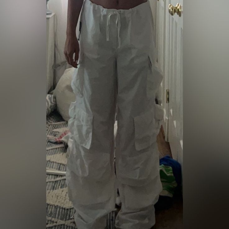 White Cargo Pants From Revolve. Never Taken Out Of Packaging So Tag Still On. Accidentally Ordered Two And Forgot To Return Second. Very Light And Airy. Run A Little Big. Adjustable Bottom So They Can Either Be Wide Leg Or Scrunched. Has Many Pockets. Size Medium Parachute Cargo Pants, Cargo Pants Color, Parachute Cargo, White Cargo Pants, Tan Trousers, Floral Trousers, Low Rise Pants, Belted Pants, House Of Harlow 1960