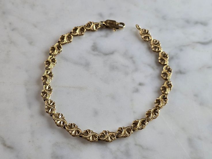 A WOMENS VINTAGE ESTATE 14K YELLOW GOLD DIAMOND CUT FILIGREE  BRACELET THAT MEASURES 7 5/8" LONG BY ABOUT 3/16" WIDE, AND WEIGHS 6.0g.  THIS WOULD MAKE A LOVELY GIFT FOR THAT SOMEONE SPECIAL. ANY QUESTIONS, PLEASE ASK.  BE SURE TO CHECK OUT SOME OF MY OTHER GREAT ITEMS UP FOR SALE. THANK YOU. Filigree Heart, Filigree Bracelet, Fine Jewelry Bracelets, Gold Filigree, Heart Bracelet, New People, Diamond Cut, Arm Band, Lovely Gift