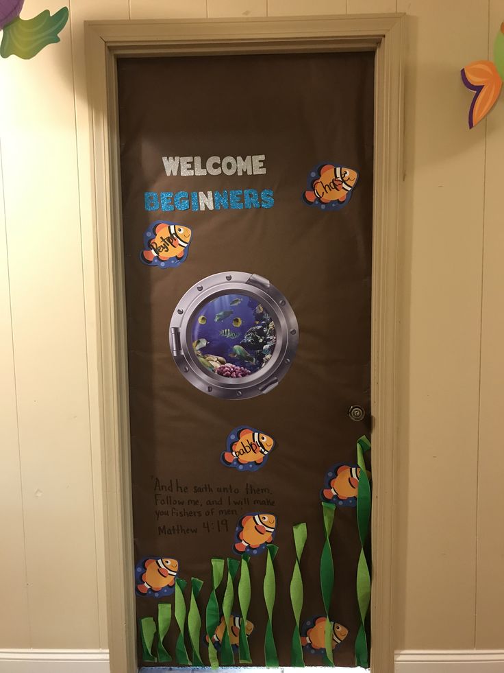 a door decorated with an image of finding nemo and the words welcome beginners