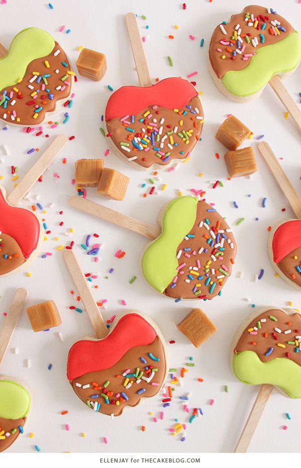 there are many cookies and pops on the stick