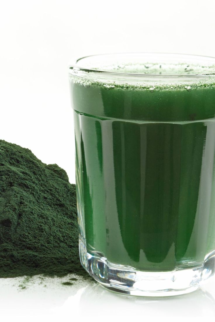 The 3 Best and Worst Greens Supplements | If you want know which supplements found in greens supplements are legitimate, and which are simply veggie scraps, then you want to read this article. Best Greens Supplement, Healthy Skin Supplements, Greens Supplement, Post Workout Supplements, Athletic Greens, Smoothie Bowl Healthy, Probiotic Drinks, Healthy Supplements, Natural Drinks