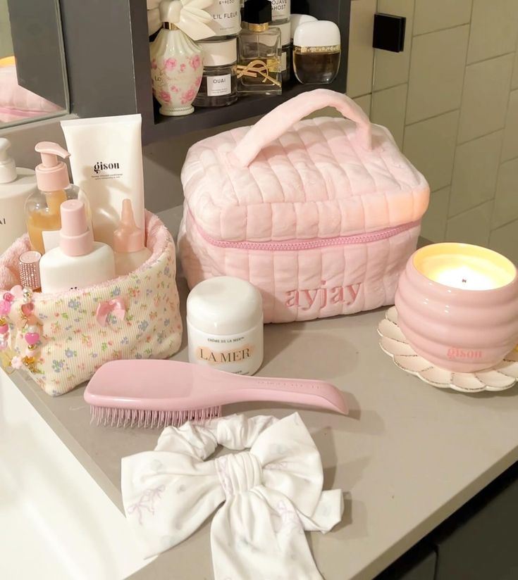 🫧🌸🧚🏼☁️🛁 Pink Vanity, Cute Gifts For Her, Make Up Organiser, Handmade Cosmetics, Vanity Bag, Pink Teddy, Beauty Case, Pink Girly Things, Cute Little Things