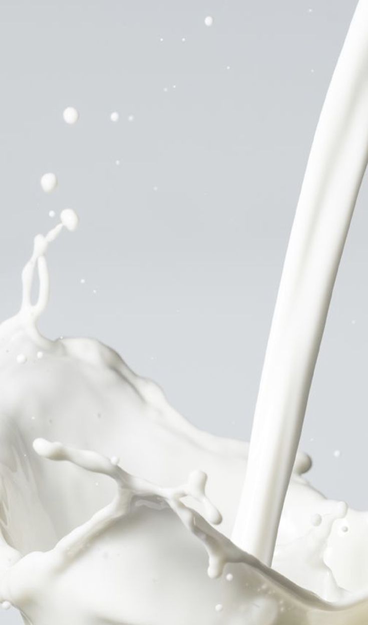 Milk Pouring Photography, Milk Pouring, Milk Texture, Milk Aesthetic, Milk Photography, Paleo Eating Plan, Spilled Milk, Milk Splash, E Business