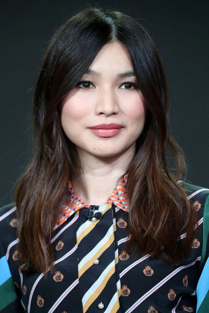 Cast Of "Crazy Rich Asians." Am I the only one who thinks Gemma looks like an Asian Jennifer Lawrence?? Gemma Chan Hair, Asian Hairstyles Round Face, Hairstyles For Round Face, Hair For Round Face Shape, Free Hairstyle, Summer Haircut, Short Hair Cuts For Round Faces, Hairstyles For Thick Hair, Long Shag Haircut