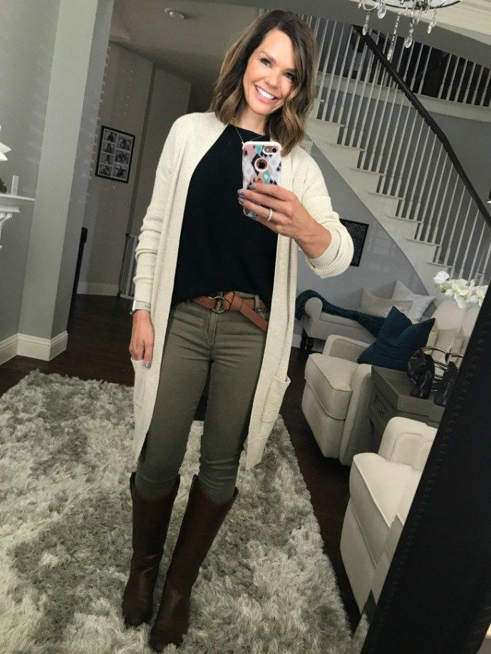 Olive Jeans Outfit Fall, Olive Pants Outfit For Work, Alison Lumbatis, Olive Jeans Outfit, Cardigans Outfits, Olive Pants Outfit, Neutral Cardigan, Olive Jeans, Winter Sweater Outfits