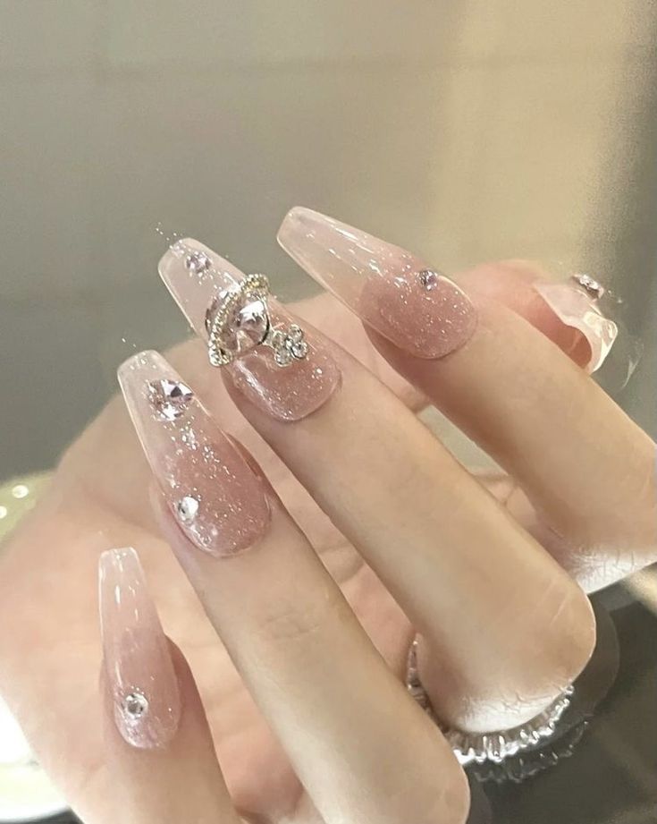 Nail Inspiration Coquette, Winter Douyin Nails, Pink Douyin Nails, Douyin Nails Short, Korean Glitter Nails, Asian Acrylic Nails, Xiaohongshu Nails, Douyin Nails, Nail Art Tutorials