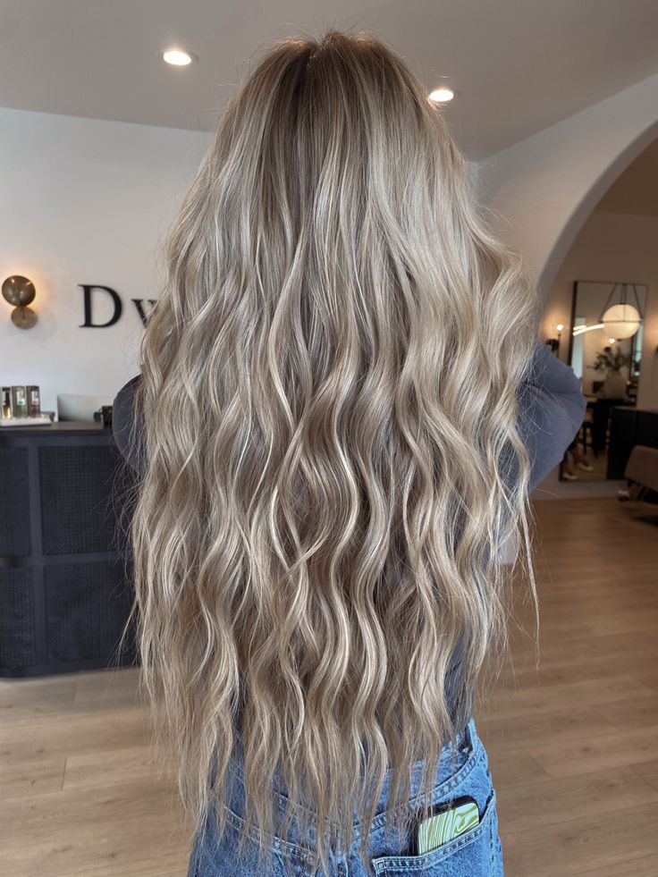 Dimensional Blonde Balayage, Blonde Dimensional Hair, Dirty Blonde Hair With Highlights, Light Brunette Hair, Root Smudge, Blonde Hair Goals, Bright Blonde Hair, Summer Blonde Hair, Silver Blonde Hair