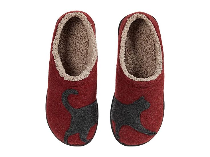 L.L.Bean Daybreak Scuffs Motif - Women's Slippers : Deepest Red/Charcoal Cat : Calling all lovers of dogs and cozy clogs! The L.L.Bean Daybreak Scuffs Motif are just for you. Clog-style upper is crafted from wool. Wool-clog-style upper features a high-pile fleece sock liner for warmth and comfort. Anti-slip rubber soles make these shoes perfect for lounging around the house or running a errands around town. Slip-on style. Imported. Measurements: Weight: 6 oz Product measurements were taken using size 6, width B - Medium. Please note that measurements may vary by size. Cozy Winter Indoor Clogs, Cozy Indoor Winter Clogs, Cozy Winter Clogs With Rubber Sole, Back To University, Wool Clogs, Cat Slippers, Clog Style, Fleece Socks, Dr Shoes