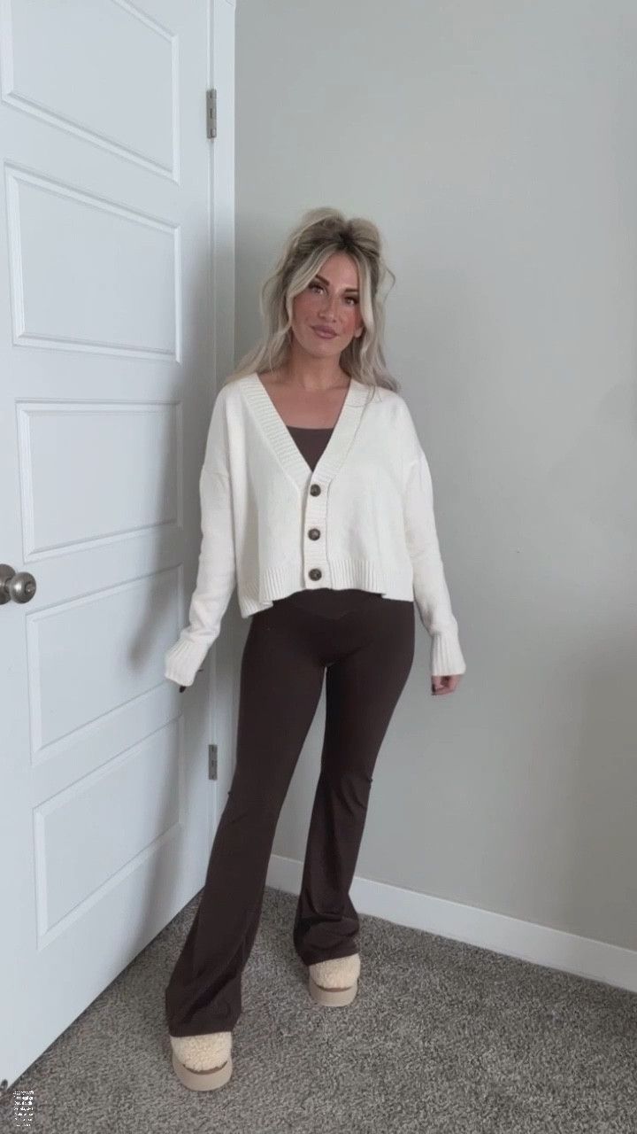 Flared Leggings Outfit Dressy, Flare Leggings And Cardigan Outfit, Cardigan And Flare Leggings, Tshirt And Flare Leggings Outfit, Wide Legged Leggings Outfit, Maternity Flare Leggings Outfit, Flared Leggings Outfit Spring, Dress Up Leggings For Work, Brown Flare Leggings Outfit