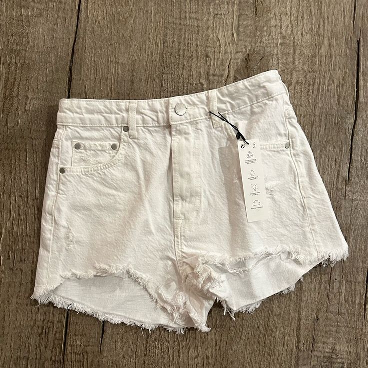 Zara Denim Shorts. Nwt. Size 4. Color- White. Waist (Laying Flat On 1 Side)- 14.5” Length- 12” Inseem- 3” Rise- 11.5” Back Rise- 14.5” Zara Cutoff Jean Shorts For Spring, Spring Zara Cutoff Jean Shorts, Zara Cutoff Jean Shorts For Summer, Zara Mid-rise Jean Shorts For Summer, Zara Cotton Jean Shorts For Summer, Zara Cutoff Cotton Jean Shorts, Zara Cotton Shorts With Frayed Hem, Trendy White Jean Shorts For Everyday, Zara Cotton Cutoff Bottoms