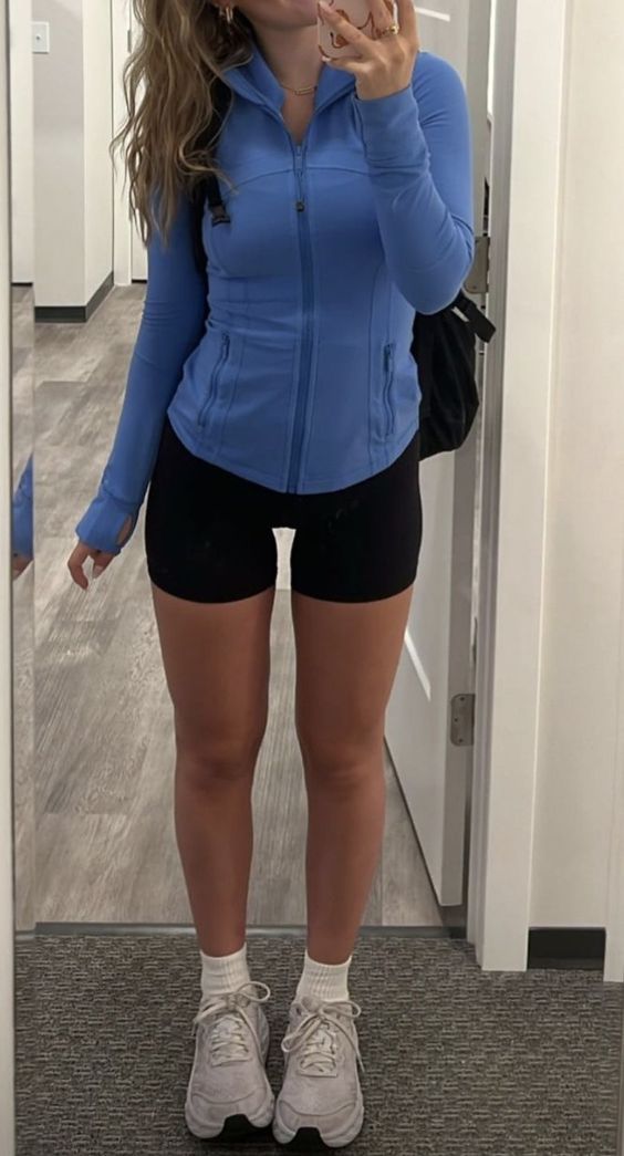 Cute Summer Running Outfits, Gym Shorts Outfit Casual, Athletic Top Outfit, Lululemon Outfit Running, Going On A Run Outfit, Athletic Core Outfits, Rainy Running Outfit, Athletic Fits Aesthetic, Running Fits Winter