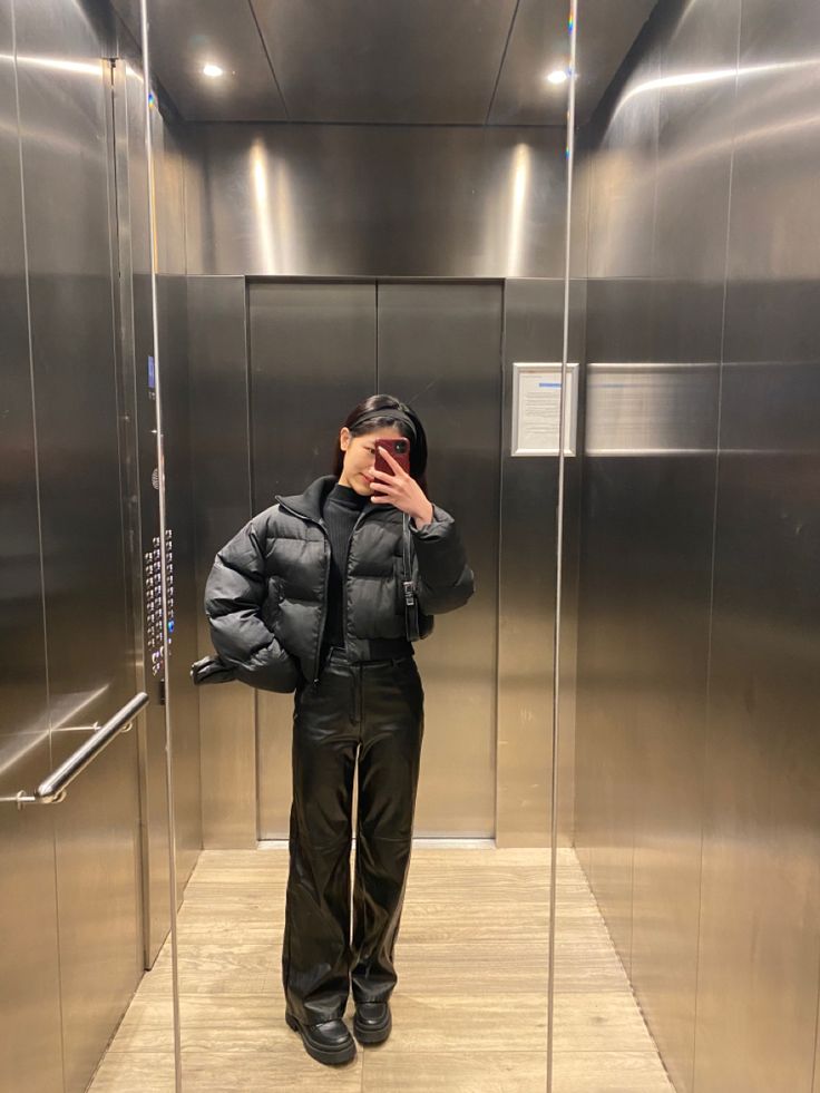 Black Leather Puffer Jacket Outfit, Puffer Jacket Outfit Oversized, Leather Puffer Jacket Outfit, Black Puffer Jacket Outfit, Women Puffer Jacket, Best Puffer Jacket, Moncler Jacket Women, White Pants Winter, Brown Leather Pants