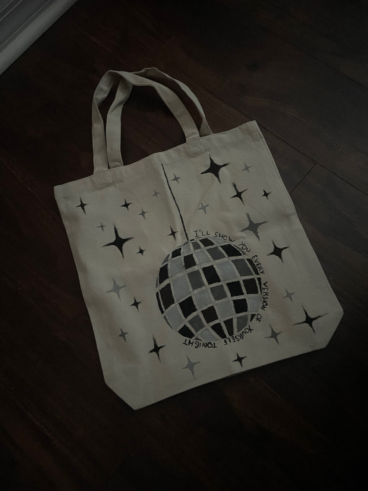 Painted Canvas Bags Aesthetic, Taylor Inspired Painting, Painted Bags Ideas Aesthetic, Tot Bag Painting Ideas Aesthetic, Mirrorball Painting Taylor Swift, Taylor Swift Inspired Tote Bag, Taylor Swift Bag Ideas, Painting Bags Aesthetic, Taylor Swift Tote Bag Painting