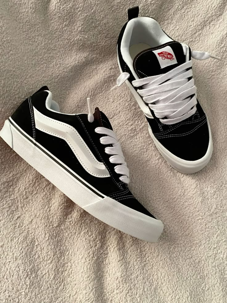 vans knu skool Vans New Skool, Estilo Vans, Skater Vans, Vans Skateboard, Vans Skate Shoes, Pretty Sneakers, Old Skool Vans, Tenis Vans, Back To School Shoes