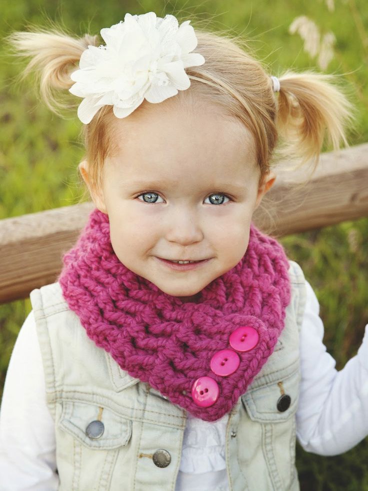 Fall Knits, Toddler Scarf, Button Scarf, Scarf Chunky, Winter Knitwear, Autumn Knitwear, Winter Scarves, Crochet Buttons, Raspberry Pink