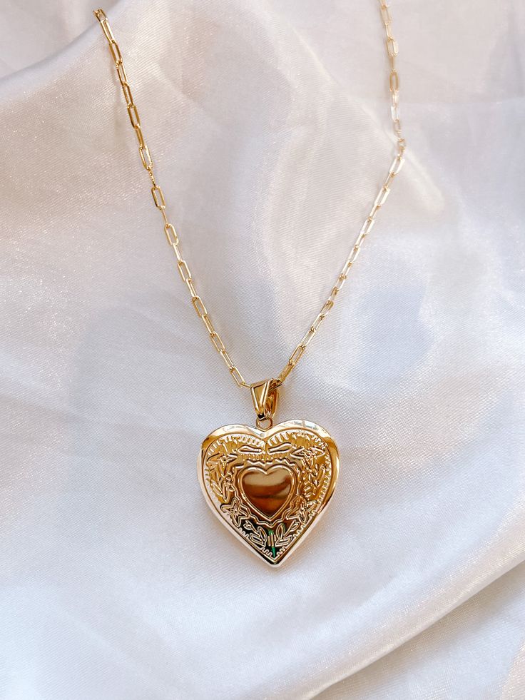 The heart locket charm necklace comes with three different options. This is a real locket, so be sure to print out pictures of your family, besties, boyfriend, girlfriend, wife, husband, dog ETC!! This is the perfect chic statement piece to add to your collection! add “add pictures of me” to your cart and send me two pictures to airotcivbyvictoria@gmail.com and make a note a checkout and I will put your pictures in your new locket. Heart Shaped Locket Aesthetic, Vintage Gold Heart Locket, Print Out Pictures, Resin For Beginners, Diy Resin Coasters, Olive Necklace, Mermaid Locket, Pearl Rope, Add Pictures