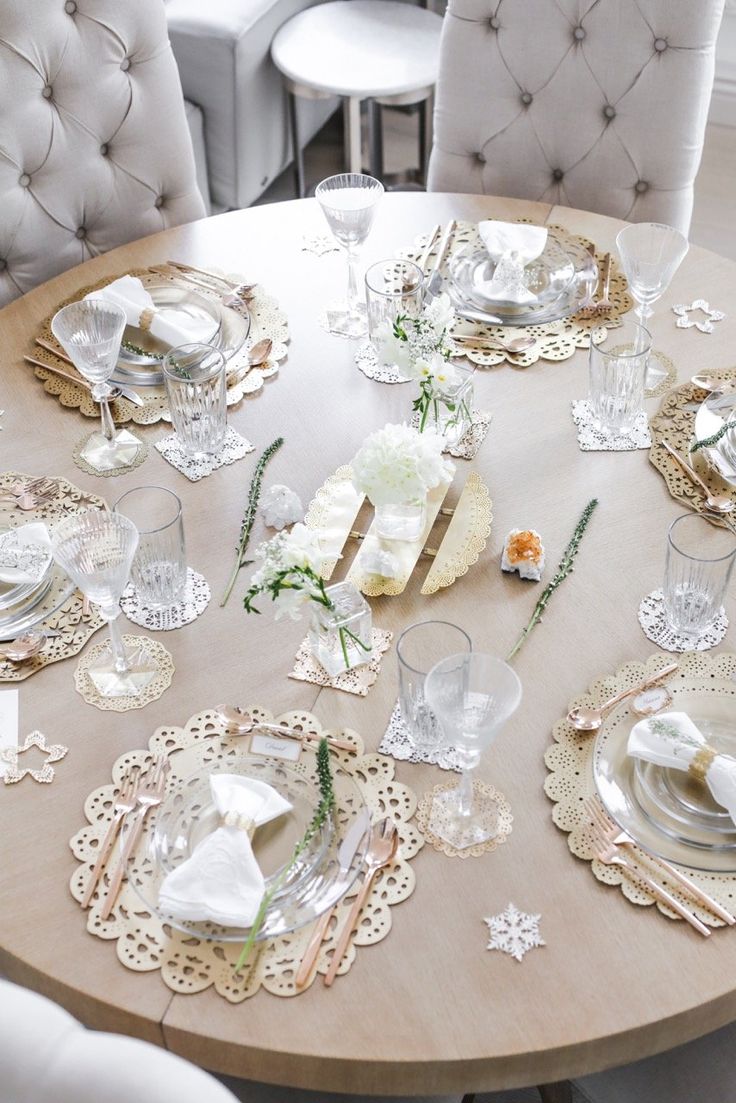 the table is set with plates, silverware and napkins for dinner guests to enjoy