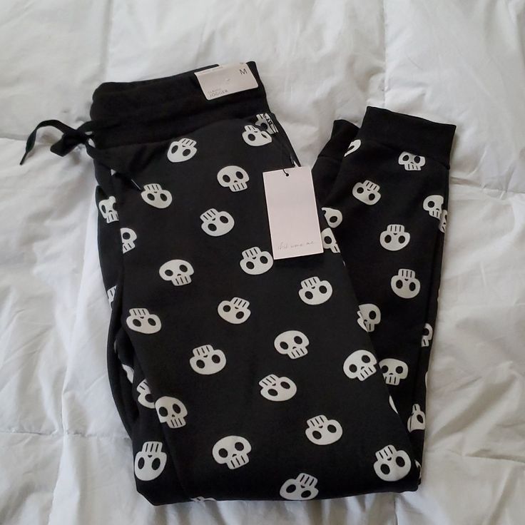 Brand New With Tags. Women's Size Medium Skull Joggers/Pajama/Lounge Pants. Fuzzy On The Inside. Grunge Pajama Pants, Casual Black Pants With Skull Print, Goth Sweatpants, Fuzzy Pajama Pants, Physical Manifestation, Skull Pants, Silly Clothes, Goth Clothes, Cute Sweatpants