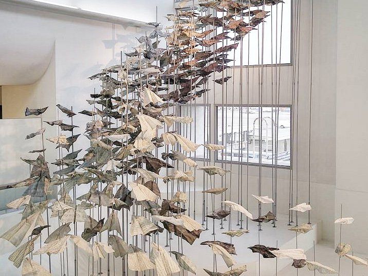 the sculpture is made out of paper birds