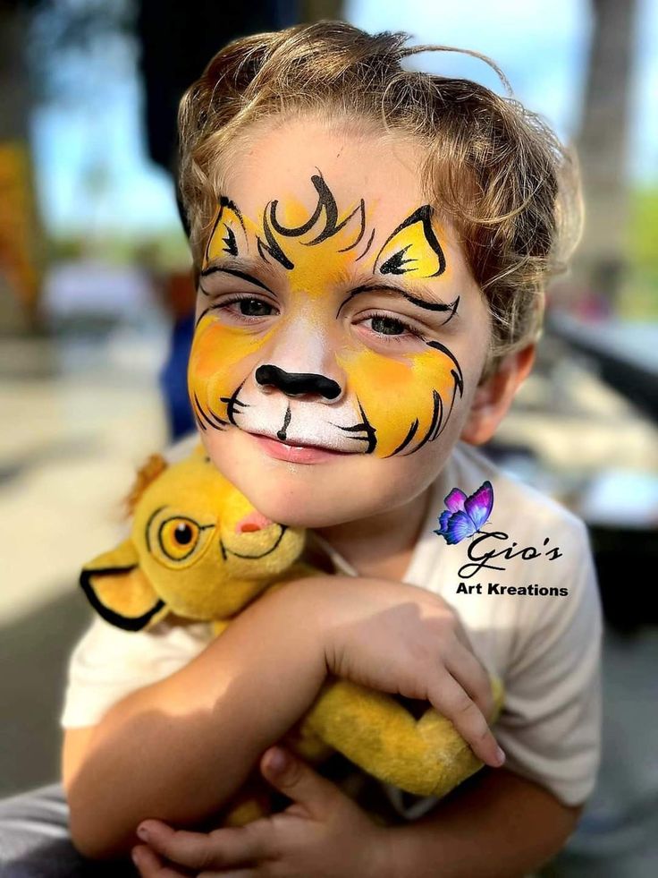 Easy Leopard Face Paint, Madagascar Face Paint, Easy Lion Face Paint, Animal Face Paint Ideas For Kids, Face Painting Lion, Lion Face Paint Easy, Horse Face Paint, Cheetah Face Paint, Bear Face Paint