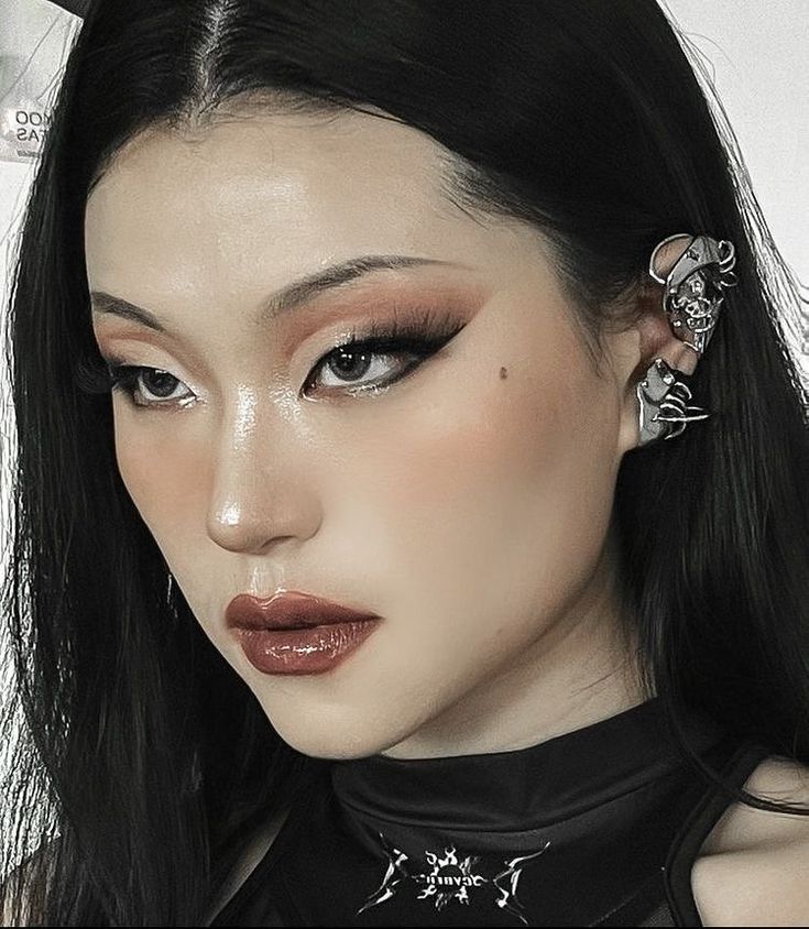 70s Editorial Makeup, Prom Makeup For Small Eyes, Subtle Punk Makeup, Fur Shirt Outfit, Iconic Makeup Looks Celebrity, Artic Monkeys Makeup, Fierce Make Up Look, Editorial Makeup Asian, Show Makeup Dancers