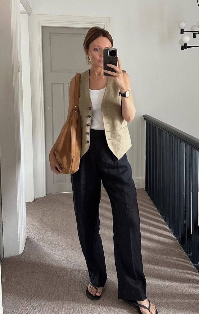 Blue Pants Summer Outfit, Queer Smart Casual, First Job Outfits, Black Waistcoat Outfit Women, Waistcoat Outfit Women, Vest Styling, Waistcoat Outfit, Vest Outfits For Women, Diy Vetement