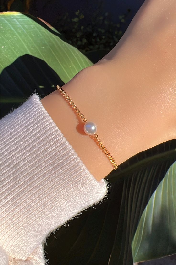 *Material : Solid 925 Sterling Silver Base *Gold =Silver + 14K Gold / Silver =Silver + 24K White Gold  *Freshwater Pearl *Bracelet Length : 5.5" + 1" Adjustable Extender Chain *Weight(g) : 1.0 *Plating : Nickel-free *Gift Box Included (1 box per order) *Shipping Processing Time : 1 to 2 business days, Ship from Los Angeles, USA *All images are copyrighted by Omonz Shop operating by Amuse Group. All rights reserved. Silver Pearl Chain Bracelet As Gift, Gold-plated Bracelet With Pearl Chain As Gift, Pearl Chain Bracelet With Adjustable Chain As Gift, Dainty Chain Bracelet With Round Beads For Gift, Sterling Silver Bracelet With Pearl Charm As Gift, Dainty Gold Bracelet With Pearl Charm For Gift, Dainty Pearl Chain Bracelet As Gift, Dainty Chain Bracelet With Round Beads, Classic Chain Bracelet With Pearl Charm As Gift