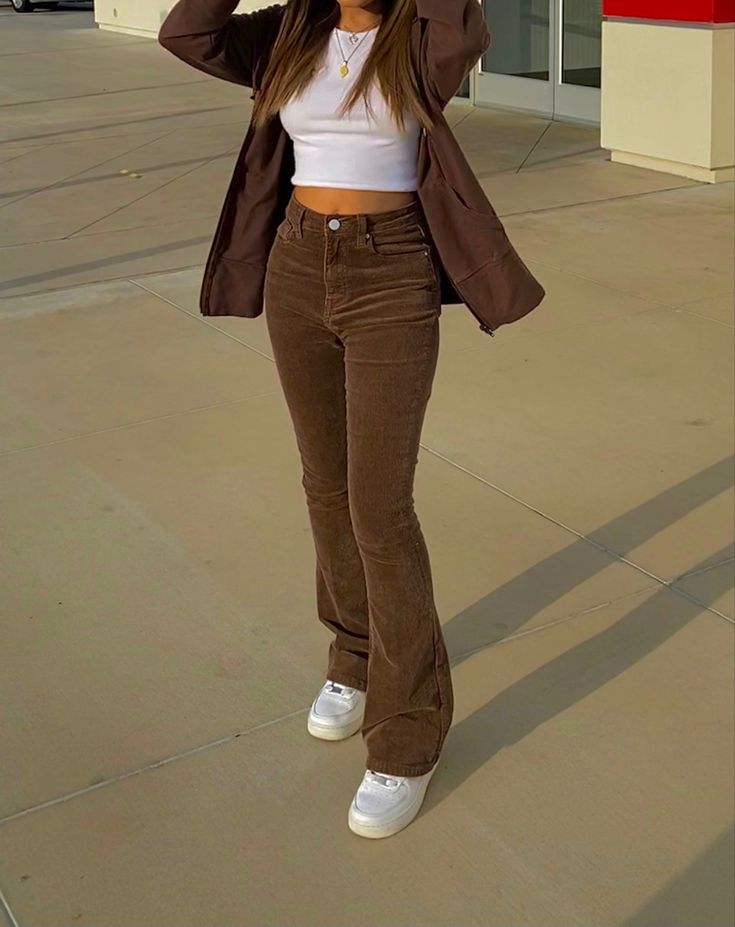 Brown Jeans Outfit, Brown Pants Outfit, Brown Outfits, Outfits Con Jeans, Looks Pinterest, Brown Jeans, Brown Outfit, Brown Pants, Causual Outfits