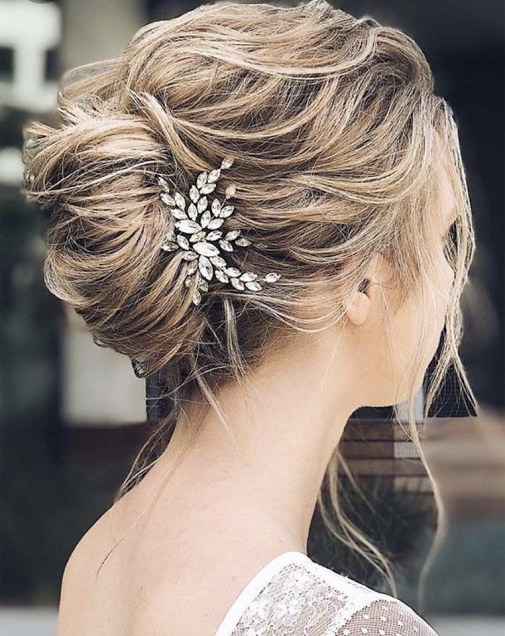 French twist done on beautiful wavy hair for a more undone ans piecy look #AVEDA #IBW #AVEDAIBW Side Up Hairstyles, French Twist Updo, Twist Updo, Wedding Hair Side, Wedding Hair Up, Roll Hairstyle, French Twist Hair, Twisted Updo, Bridal Hair Updo