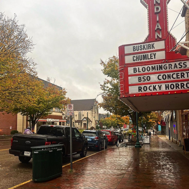 the marquee for rock'n'roll horror theater is shown in this image