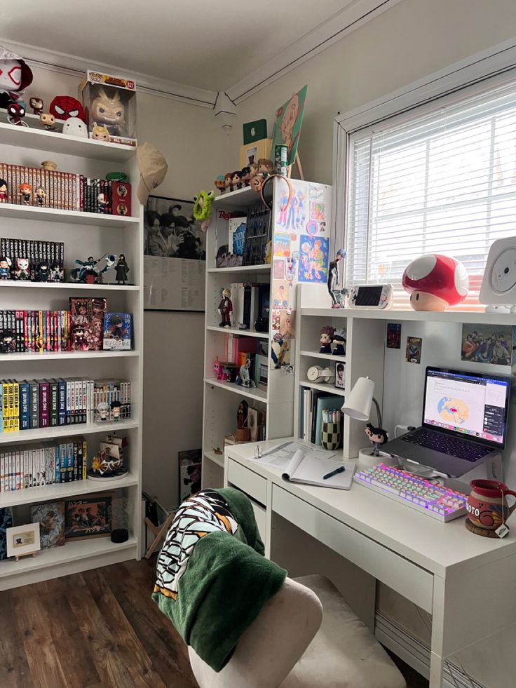 a computer desk sitting in the middle of a room with lots of books on shelves