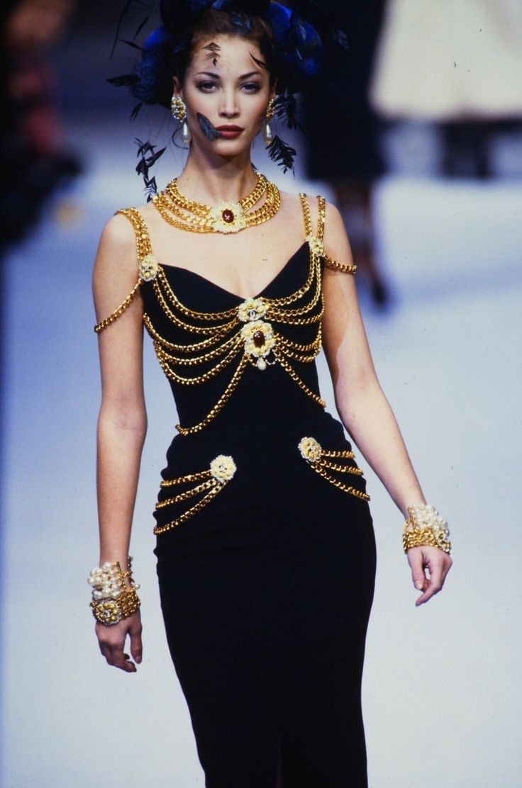 Lilly Rose depp dress, chanel dress, old chanel dress, Runway, supermodel, modeling, model, Runway walk, cat walk, model walk, versace, chanel, Runway outfits, 90s Runway, it girl Chanel Chain Dress, 90s Runway Fashion, Chanel Chain, Chain Dress, Versace Fashion, Versace Dress, Vintage Versace, Chanel Haute Couture, 1990s Fashion