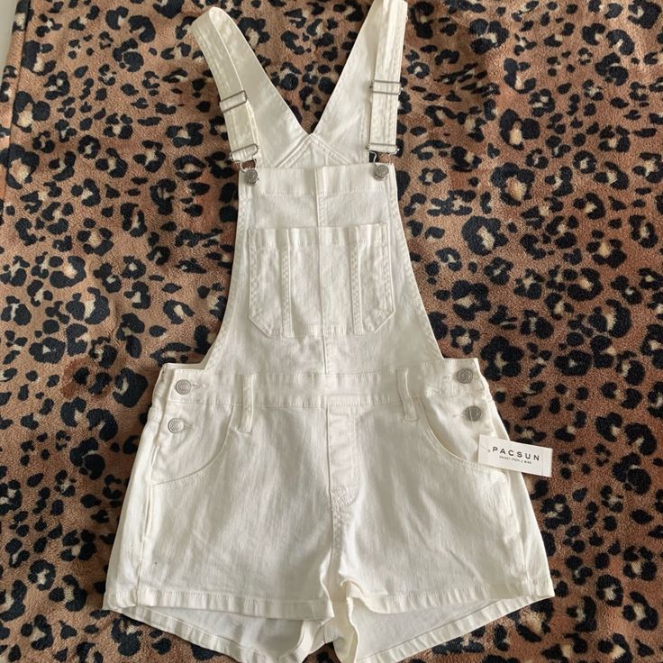 Super Cute And Ready For Summer White Overalls Size 25 New With Tags Message Me With Any Questions White Overalls Outfit, White Overalls, Jeans Pacsun, Overalls Outfit, Pacsun Jeans, Jean Overalls, Summer White, Inspo Outfit, White Summer