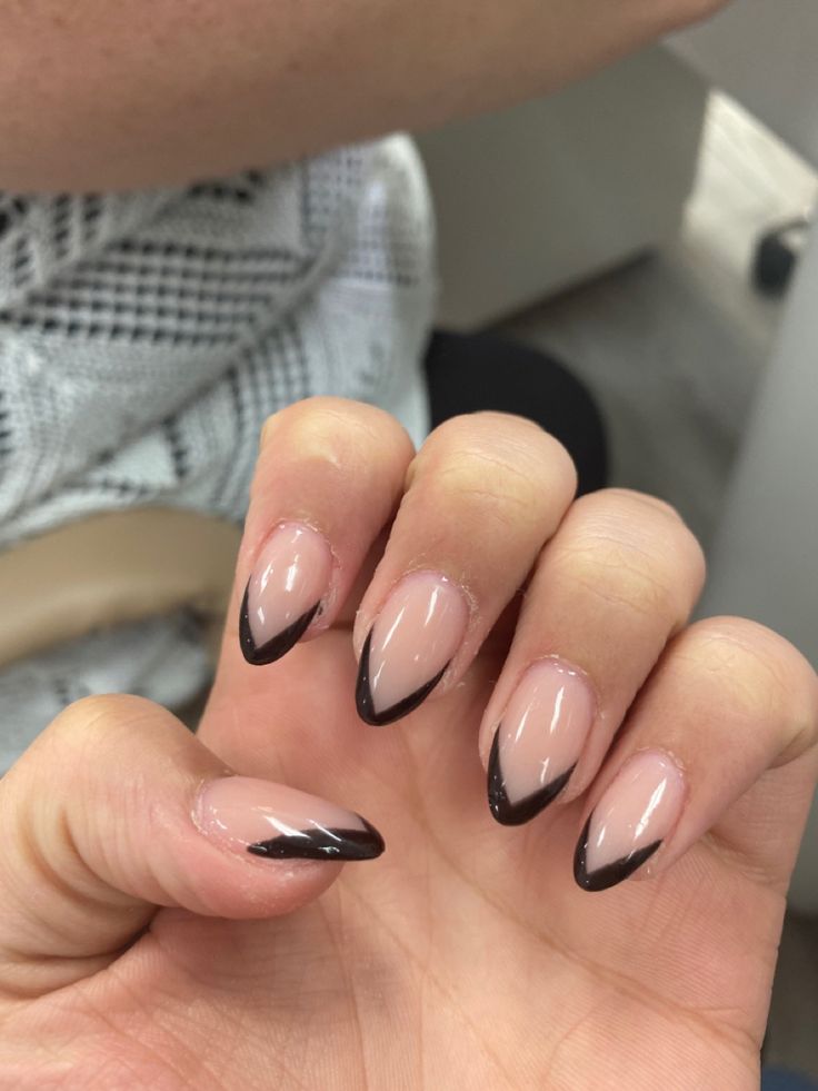 Rounded Black French Tip Nails, Dip Nails With Tips Almond, Almond Nails With Black Tips, Black Oval Nails Design, Black Tip Nails Almond, Black V French Tip Nails, Almond Nails Black French Tip, Dark French Tip Nails, Black French Tip Almond Nails