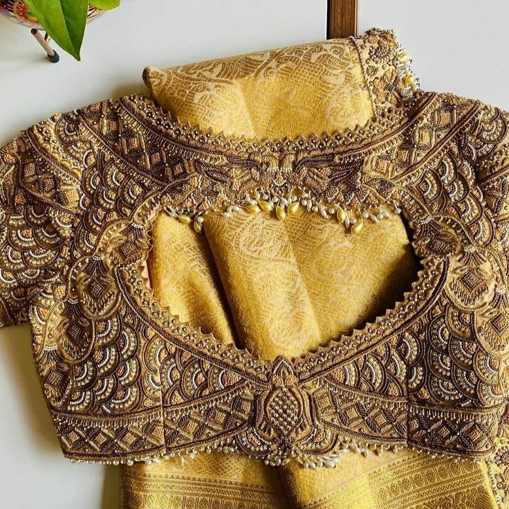 Golden Blouse Designs, Embroidery For Kids, Gold Blouse Designs, Zardosi Work Blouse, Latest Bridal Blouse Designs, Maggam Work Blouse, Zardosi Work, Latest Blouse Designs Pattern, Wedding Saree Blouse Designs