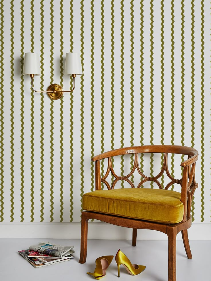 Purveyor of hip, sustainable, fun wallpaper offering traditional rolls and temporary peel & stick removable wallpaper panels. Non-toxic and eco-friendly; shipping and handling safely & on time. Stripe Wall, Striped Walls, Disney Rooms, Wallpaper Ceiling, Fun Wallpaper, Bold Wallpaper, Stripes Wallpaper, Striped Wallpaper, Sarah Jessica