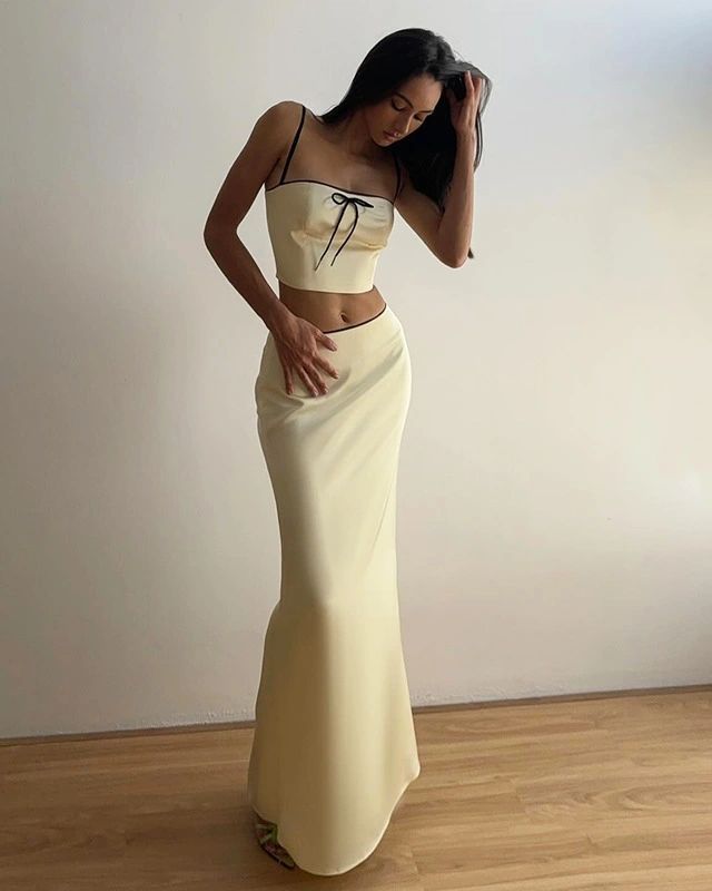 Tied Spaghetti-strap Small Vest Lace Half-length Suit Women #WomenWear #trendydresses #spaghetti #womensuits #wholemart99 Long Skirt Suits, Tank Top Skirt, Satin Maxi Skirt, Satin Crop Top, Top Skirt Set, Half Skirt, Satin Maxi, Solid Clothes, Party Dresses For Women