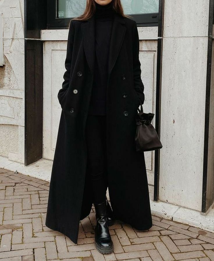 Moda para invierno ❄️ Svarta Outfits, Elegantes Outfit Frau, Fall Fashion Coats, Dark Academia Fashion, Academia Fashion, Long Black Coat, Stil Inspiration, Looks Black, Ținută Casual