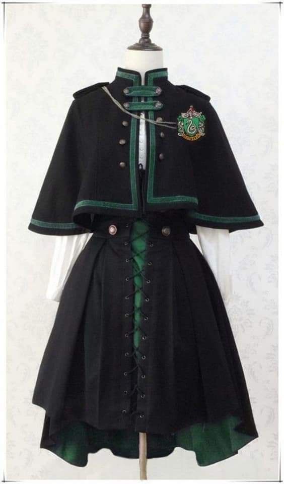 Slytherin Outfit, Slytherin Clothes, Slytherin Fashion, Hogwarts Uniform, Stile Harry Potter, Hogwarts Outfits, Harry Potter Outfits, Old Fashion Dresses, Harry Potter Stuff