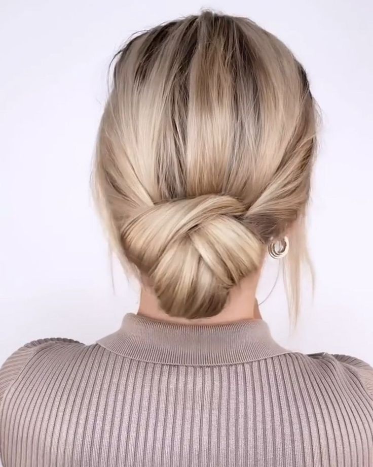 Creating a bun updo like a pro! | bun | Creating a bun updo like a pro! | By MetDaan Hairstyles - Facebook Roll Bun Hairstyle, Messy French Twists, Bun Easy, Thanksgiving Hairstyles, French Roll Hairstyle, French Twist Updo, French Roll, Blue Ombre Hair, Roll Hairstyle