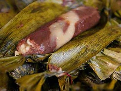 an image of some food that is in the middle of corn on the cob